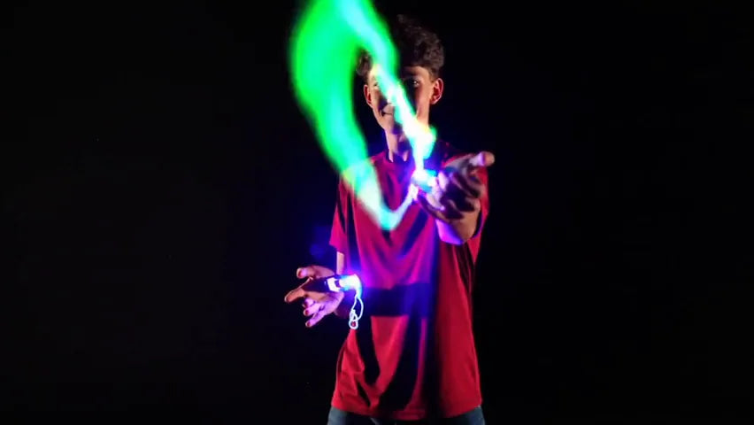 Original reference image showing glow-themed string motion